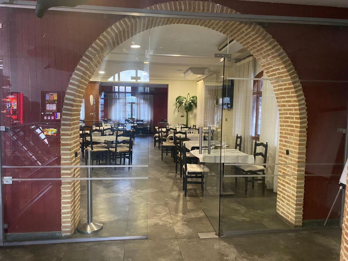 Hostal El Botero Monreal del Campo Kültér fotó