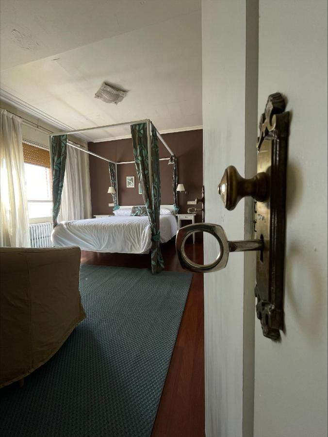 Hostal El Botero Monreal del Campo Kültér fotó